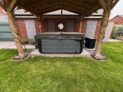 Hot-tub-from-side