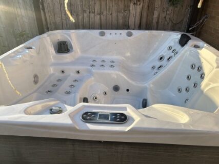 3 Seats and Dual Lounger Hot Tub called Dynamic 32amp- VS-BS31