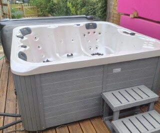 Amethyst Hot Tub by Combined Shipping - DG-NN15