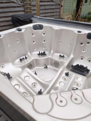 Amethyst Hot Tub by Combined Shipping - DG-NN15