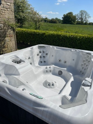Large 8 Seater Hot Tub - HG-PR2