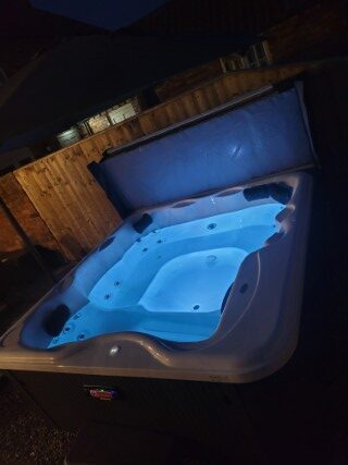 Jacuzzi-photo-NEW-3