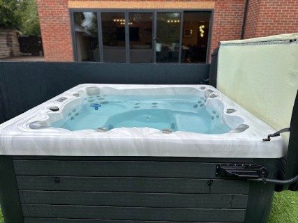 Hot-Tub-4