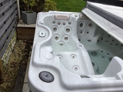 6a96a16e-d56c-4c52-b6e5-8c819981efdb